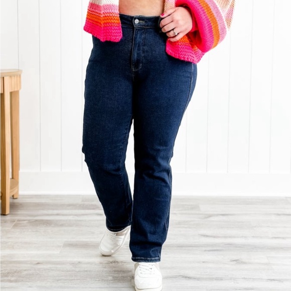 Judy Blue Straight Snatched High Rise Dark Wash Tummy Control Non-Distressed - Picture 7 of 7